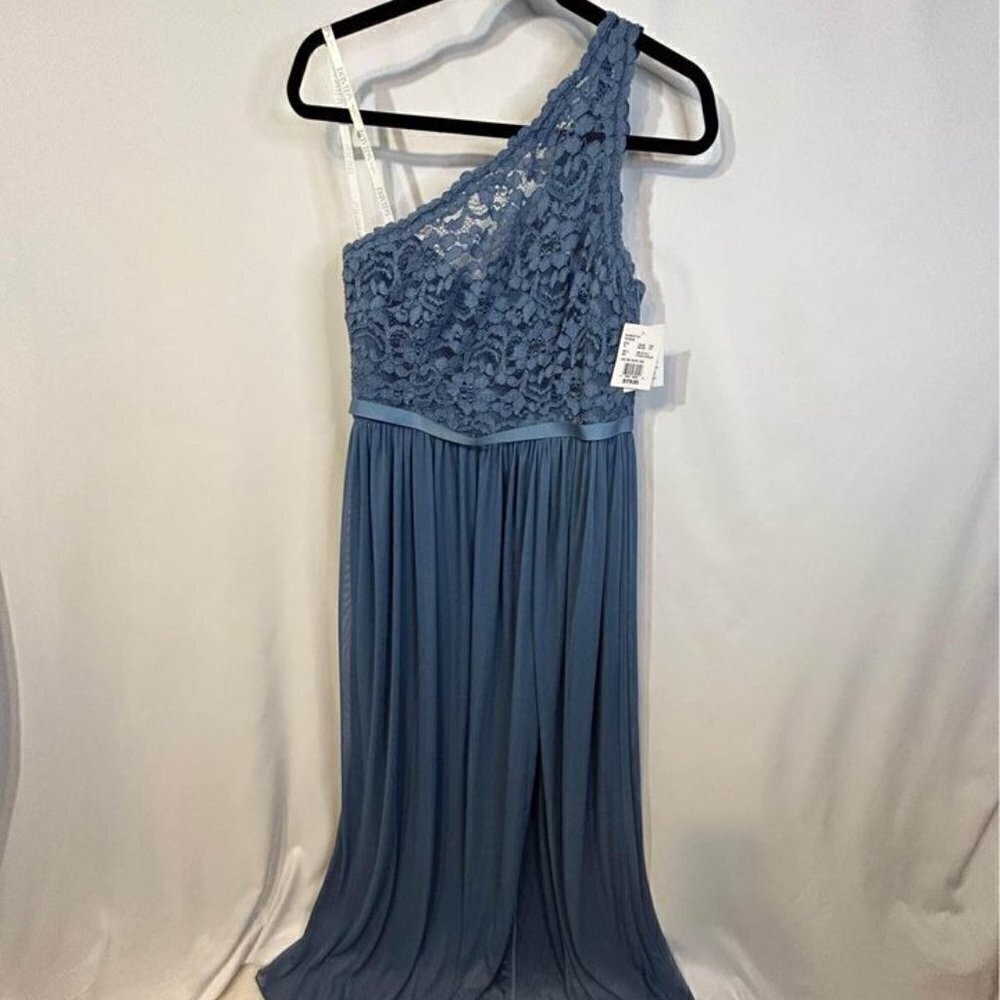 David’s Bridal formal gown. New with tags. Size 10. Front slit. One shoulder. Li